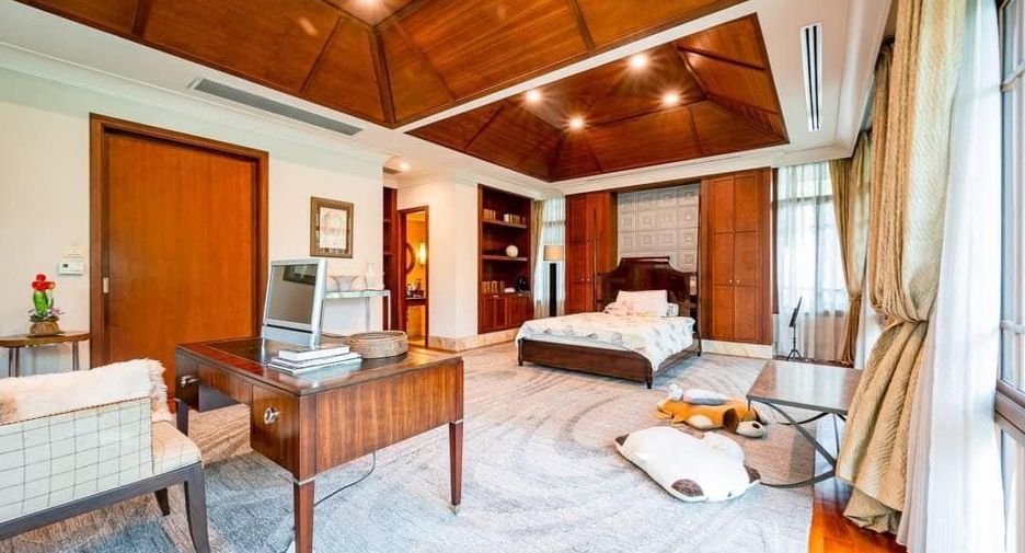 À louer et à vendre 5 chambres maison à Watthana, Bangkok