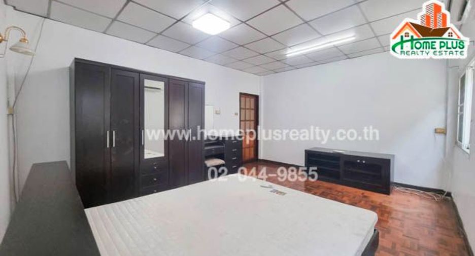 For sale 3 bedrooms townhouse in Don Mueang, Bangkok