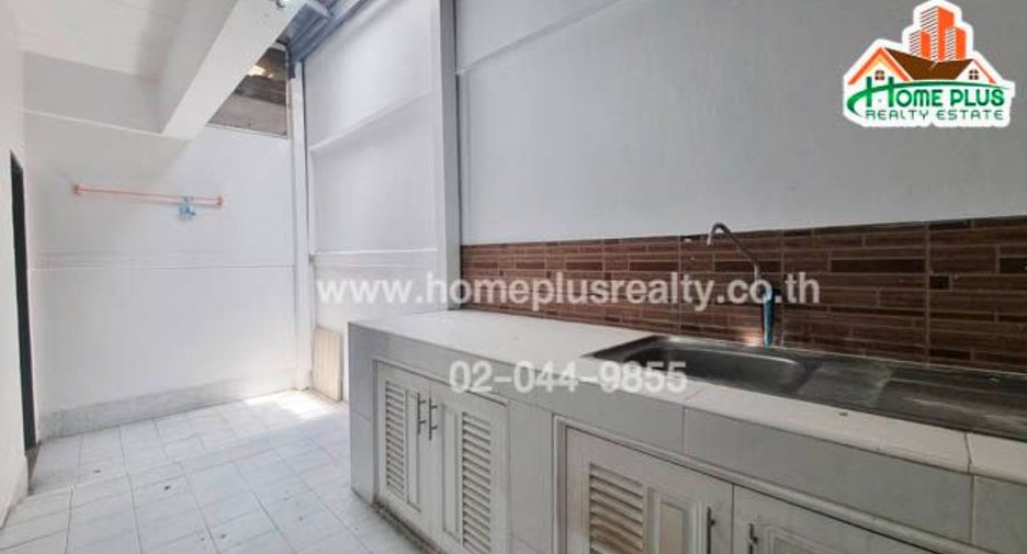 For sale 3 bedrooms townhouse in Don Mueang, Bangkok