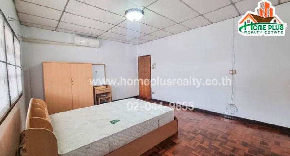 For sale 3 bedrooms townhouse in Don Mueang, Bangkok