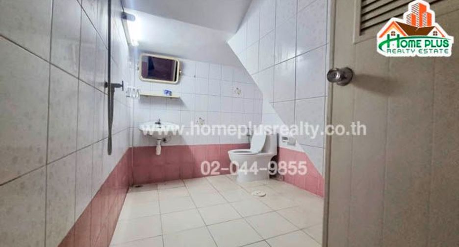 For sale 3 bedrooms townhouse in Don Mueang, Bangkok