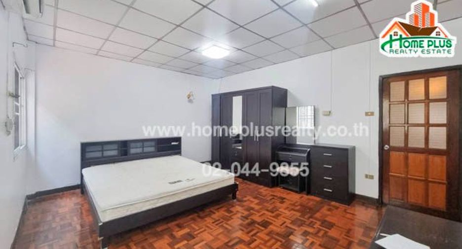 For sale 3 bedrooms townhouse in Don Mueang, Bangkok