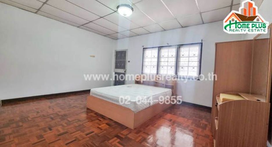 For sale 3 bedrooms townhouse in Don Mueang, Bangkok