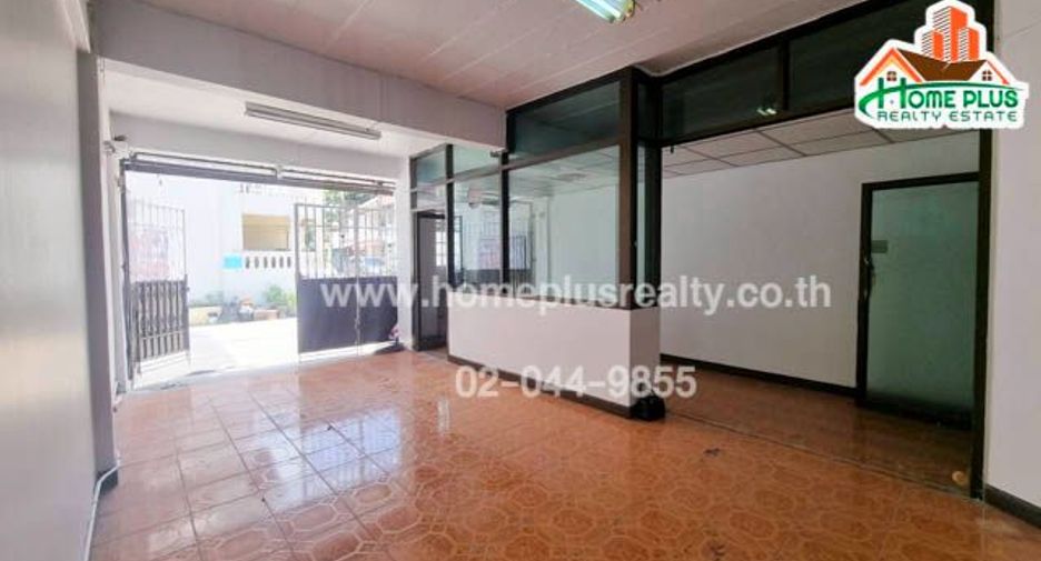 For sale 3 bedrooms townhouse in Don Mueang, Bangkok