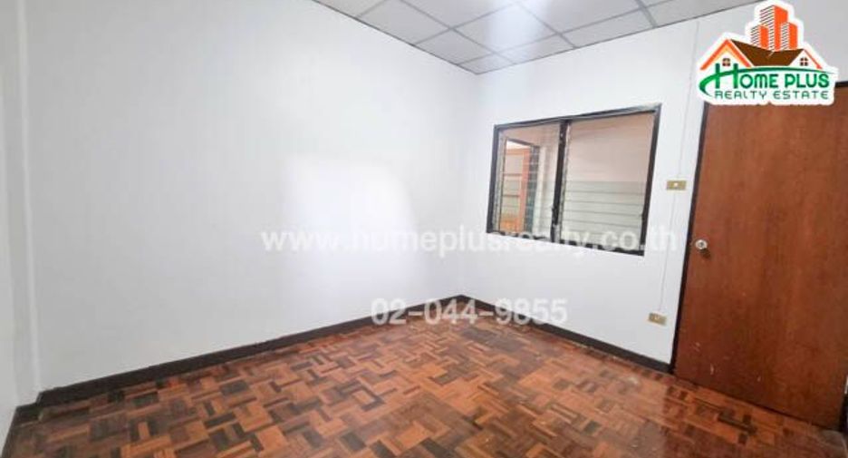 For sale 3 bedrooms townhouse in Don Mueang, Bangkok