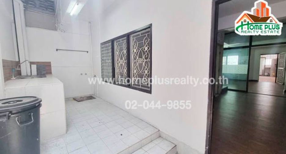 For sale 3 bedrooms townhouse in Don Mueang, Bangkok