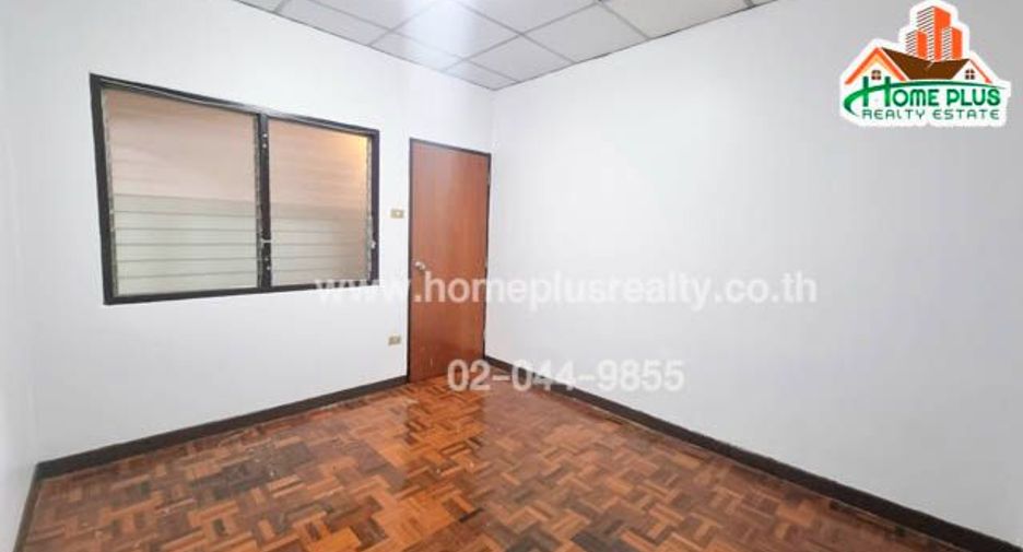 For sale 3 bedrooms townhouse in Don Mueang, Bangkok