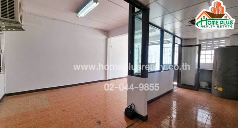 For sale 3 bedrooms townhouse in Don Mueang, Bangkok