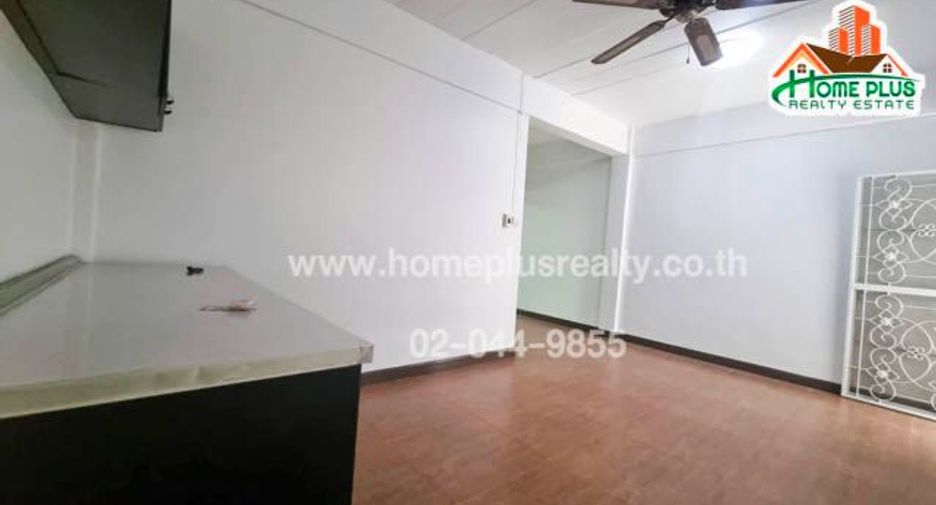 For sale 3 bedrooms townhouse in Don Mueang, Bangkok