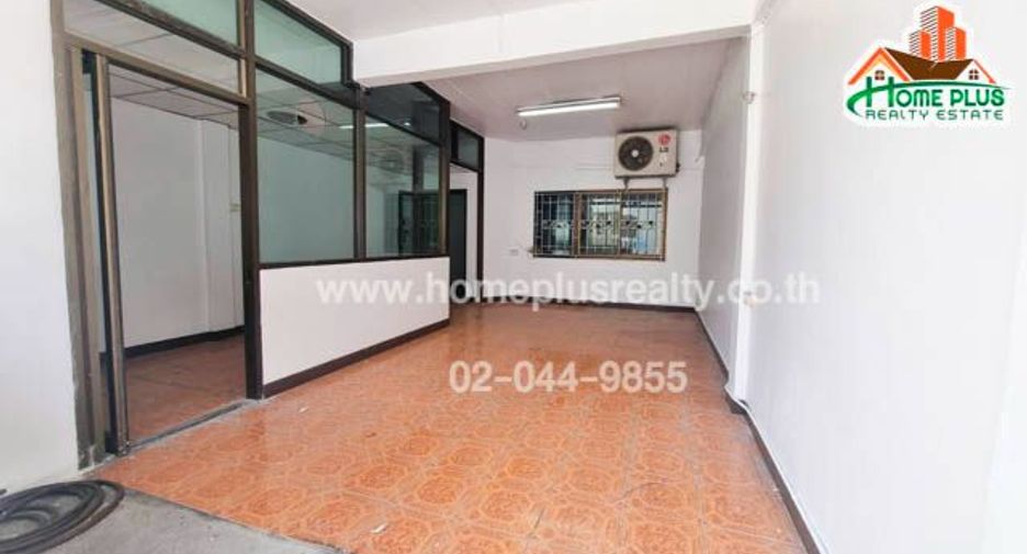 For sale 3 bedrooms townhouse in Don Mueang, Bangkok