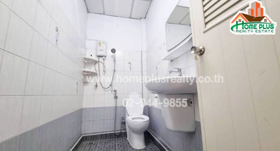 For sale 3 bedrooms townhouse in Don Mueang, Bangkok