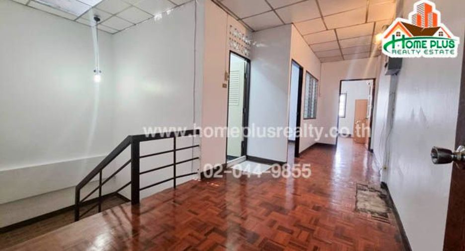 For sale 3 bedrooms townhouse in Don Mueang, Bangkok