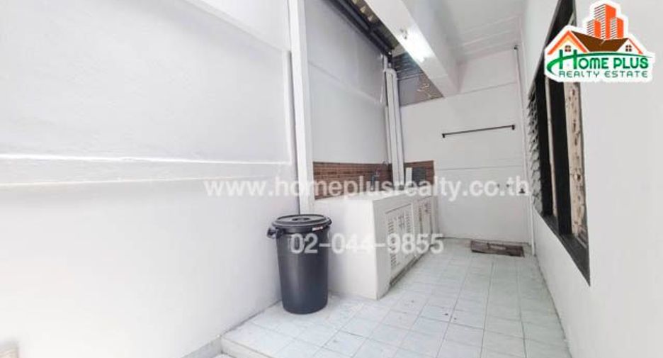 For sale 3 bedrooms townhouse in Don Mueang, Bangkok