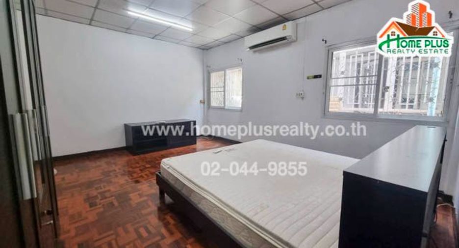 For sale 3 bedrooms townhouse in Don Mueang, Bangkok
