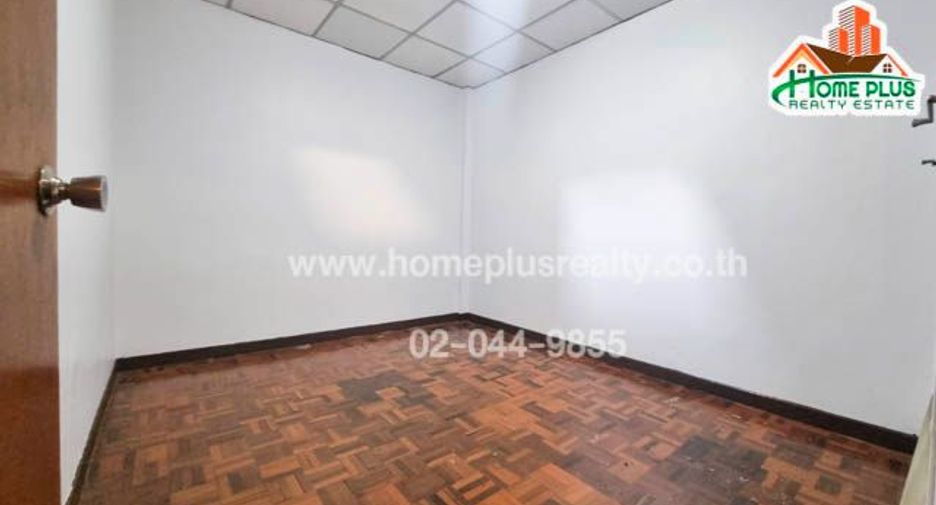 For sale 3 bedrooms townhouse in Don Mueang, Bangkok