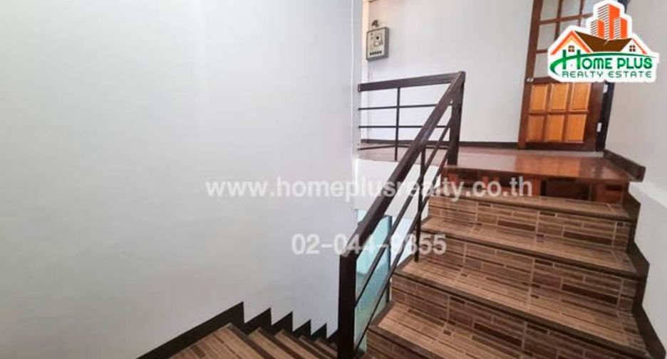 For sale 3 bedrooms townhouse in Don Mueang, Bangkok