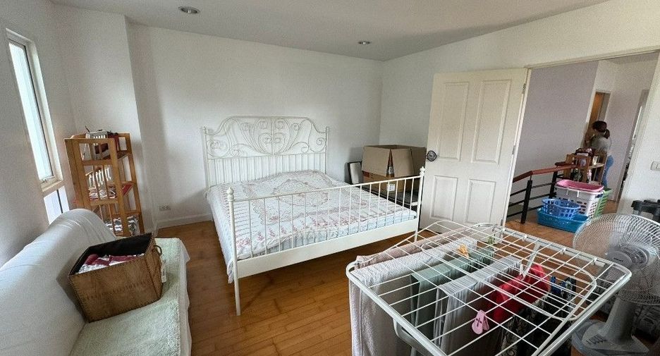 For rent 3 Beds townhouse in Suan Luang, Bangkok