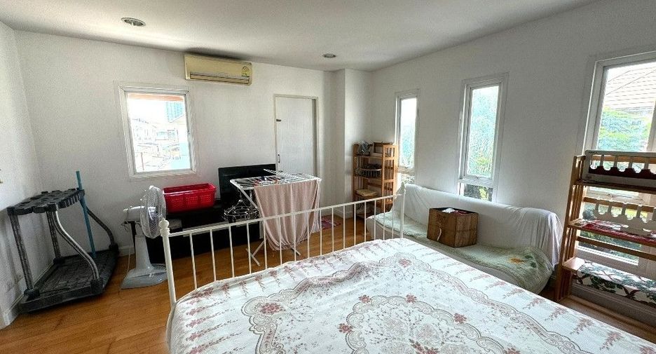 For rent 3 Beds townhouse in Suan Luang, Bangkok