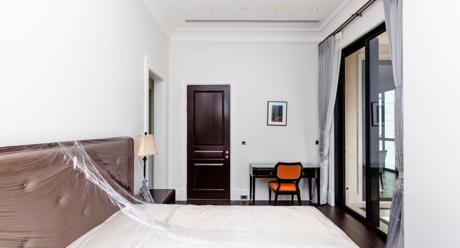 For rent 2 bedrooms condo in Pathum Wan, Bangkok