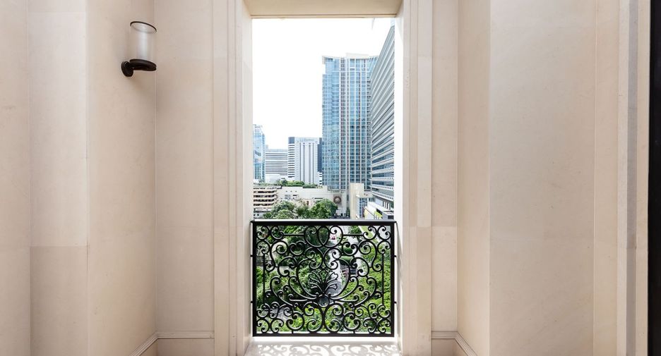 For rent 2 bedrooms condo in Pathum Wan, Bangkok