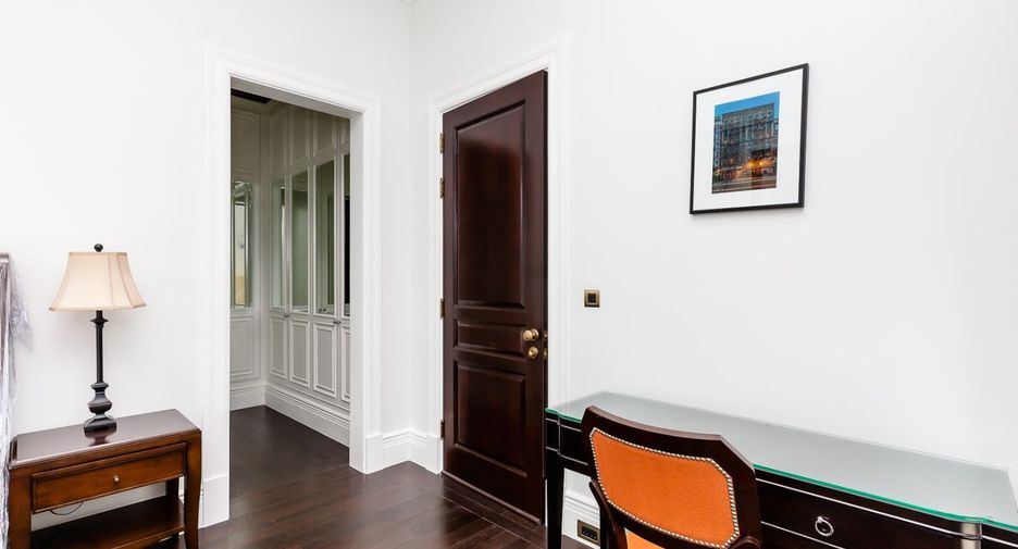 For rent 2 bedrooms condo in Pathum Wan, Bangkok