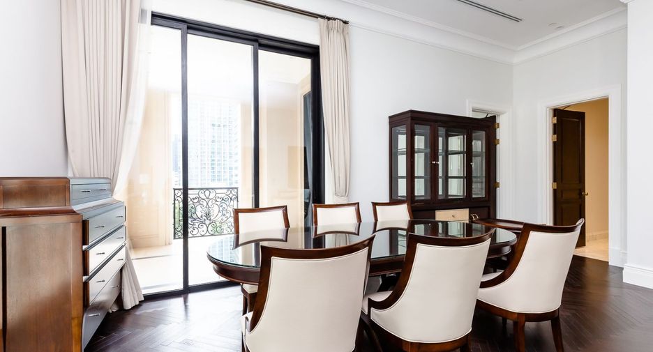 For rent 2 bedrooms condo in Pathum Wan, Bangkok