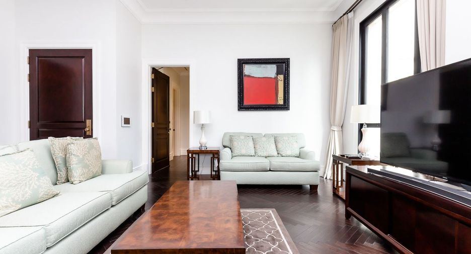 For rent 2 bedrooms condo in Pathum Wan, Bangkok