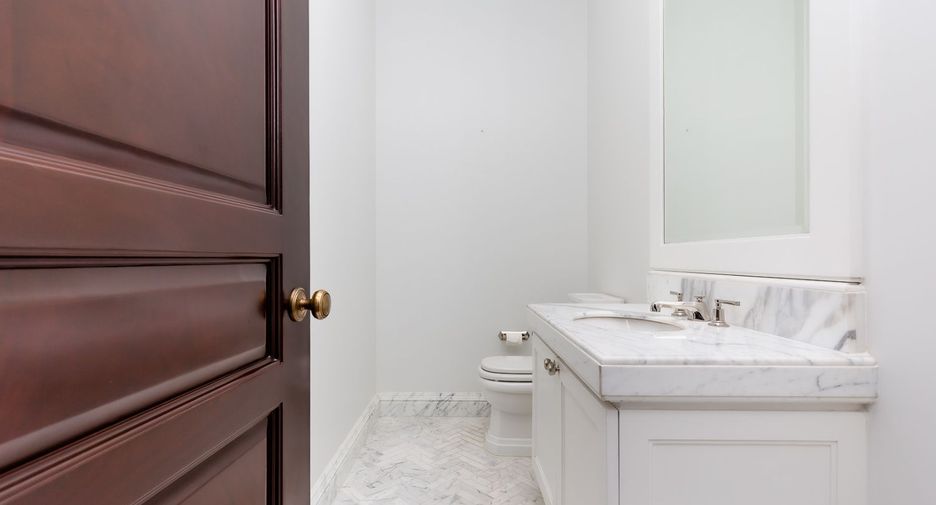 For rent 2 bedrooms condo in Pathum Wan, Bangkok