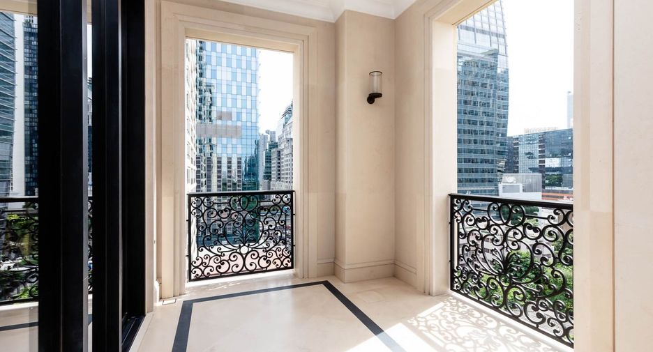 For rent 2 bedrooms condo in Pathum Wan, Bangkok