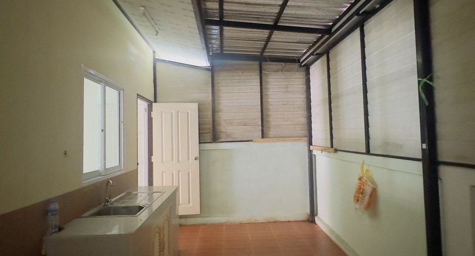 For sale 2 bed townhouse in Pluak Daeng, Rayong