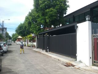 For rent and for sale 3 bed office in Phra Khanong, Bangkok