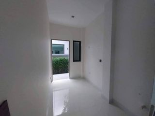 Casa en alquiler de 4 habitaciones en Suan Luang, Bangkok