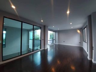 Casa en alquiler de 4 habitaciones en Suan Luang, Bangkok