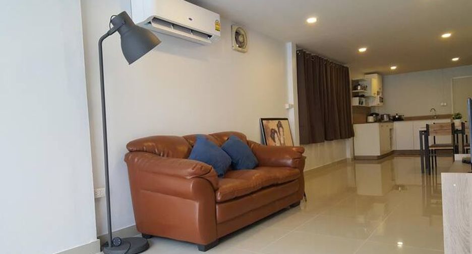 For sale 6 bedrooms townhouse in Khlong Toei, Bangkok