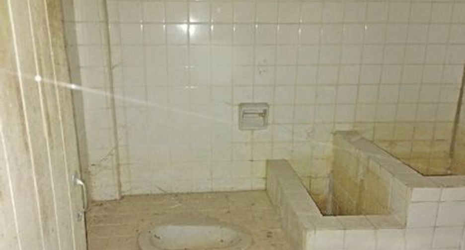 For sale 3 bedrooms retail Space in Phrasaeng, Surat Thani
