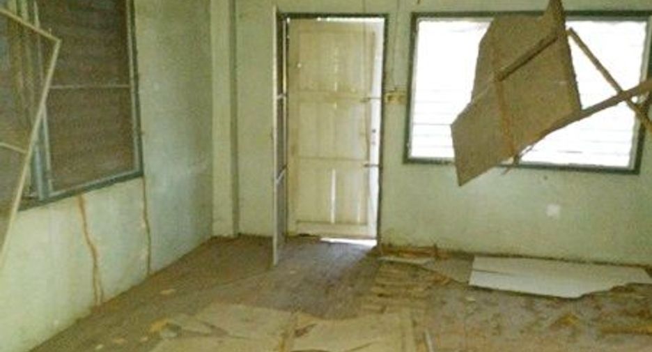 For sale 3 bedrooms retail Space in Phrasaeng, Surat Thani