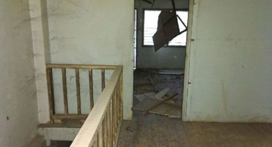 For sale 3 bedrooms retail Space in Phrasaeng, Surat Thani