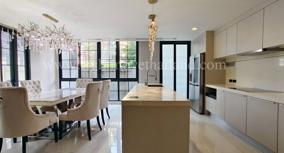 For rent and for sale 4 bedrooms townhouse in Watthana, Bangkok