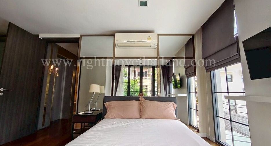 For rent and for sale 4 bedrooms townhouse in Watthana, Bangkok