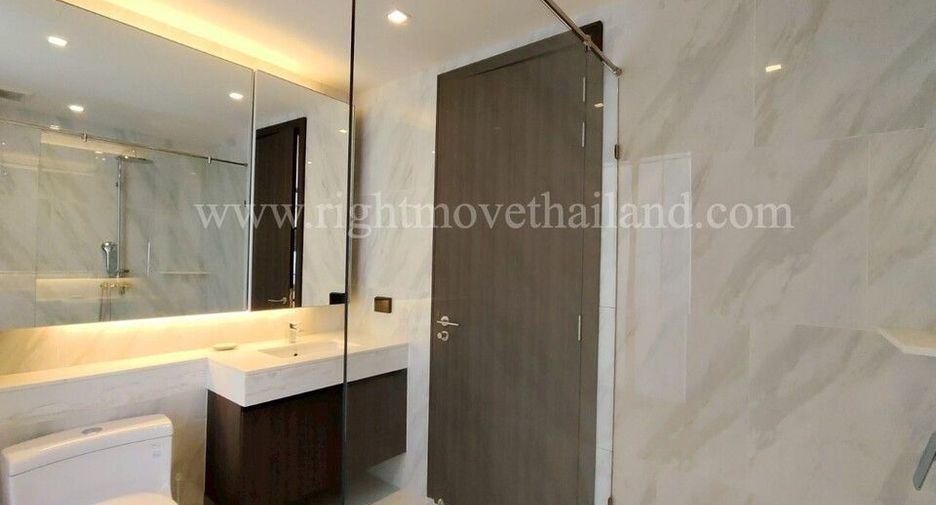 For rent and for sale 4 bedrooms townhouse in Watthana, Bangkok