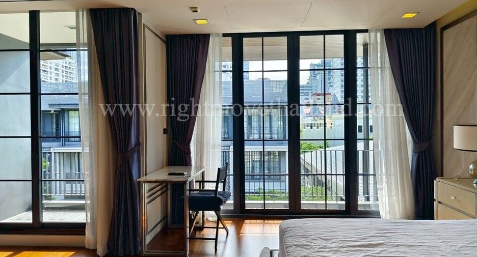For rent and for sale 4 bedrooms townhouse in Watthana, Bangkok