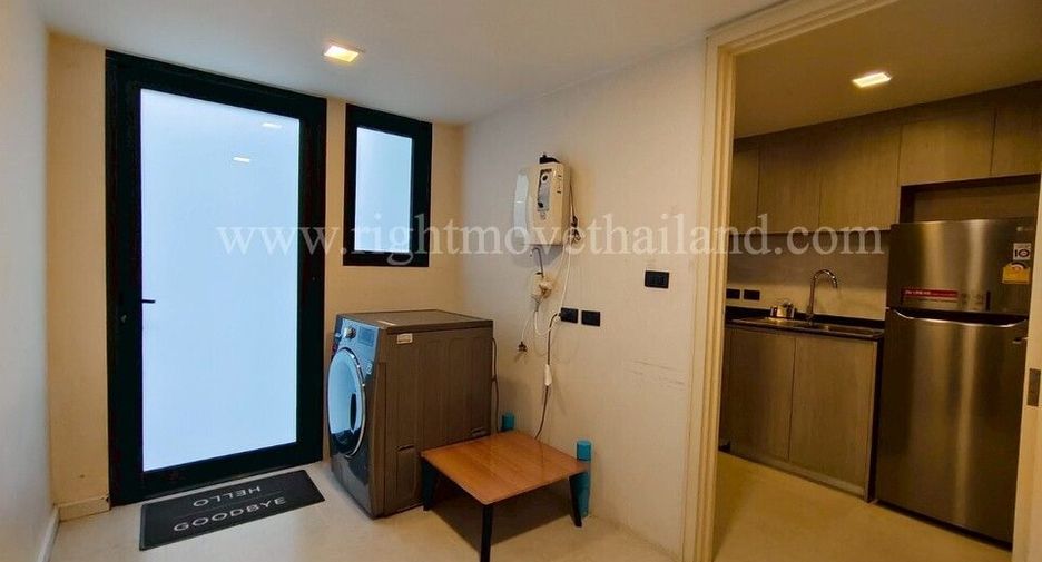 For rent and for sale 4 bedrooms townhouse in Watthana, Bangkok