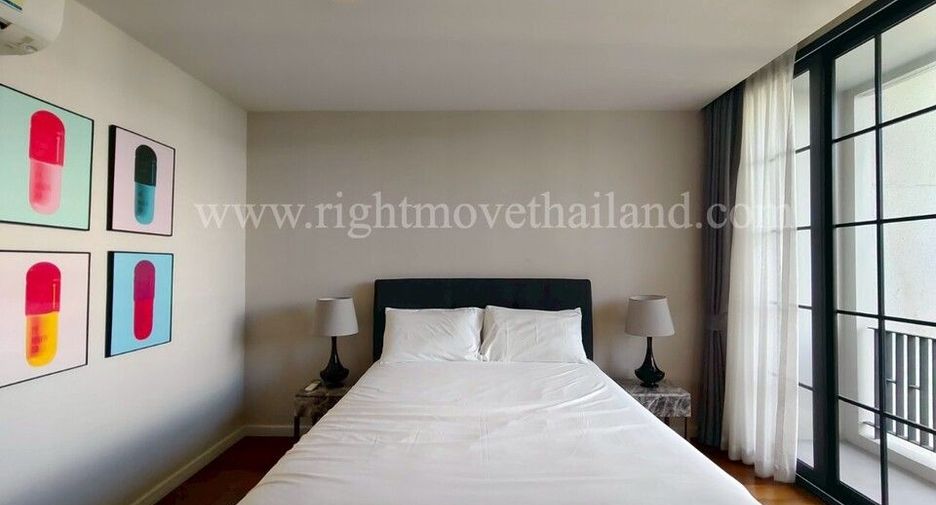 For rent and for sale 4 bedrooms townhouse in Watthana, Bangkok