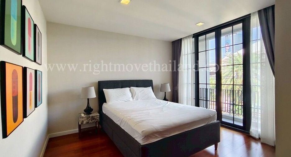 For rent and for sale 4 bedrooms townhouse in Watthana, Bangkok