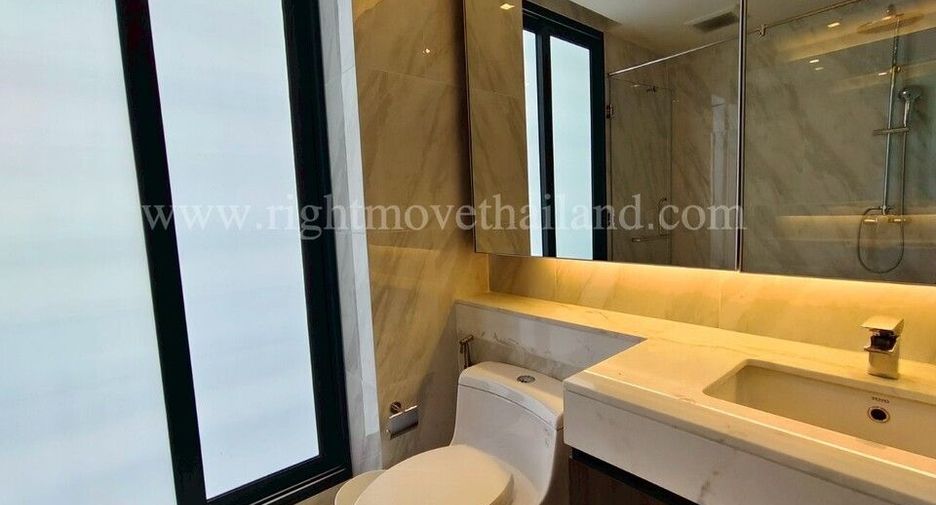 For rent and for sale 4 bedrooms townhouse in Watthana, Bangkok