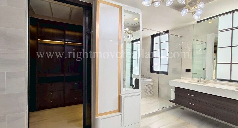 For rent and for sale 4 bedrooms townhouse in Watthana, Bangkok