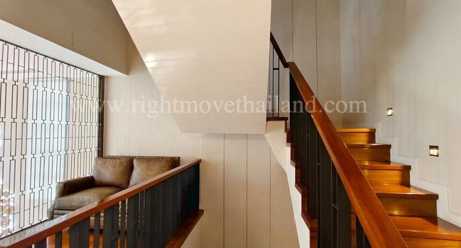 For rent and for sale 4 bedrooms townhouse in Watthana, Bangkok
