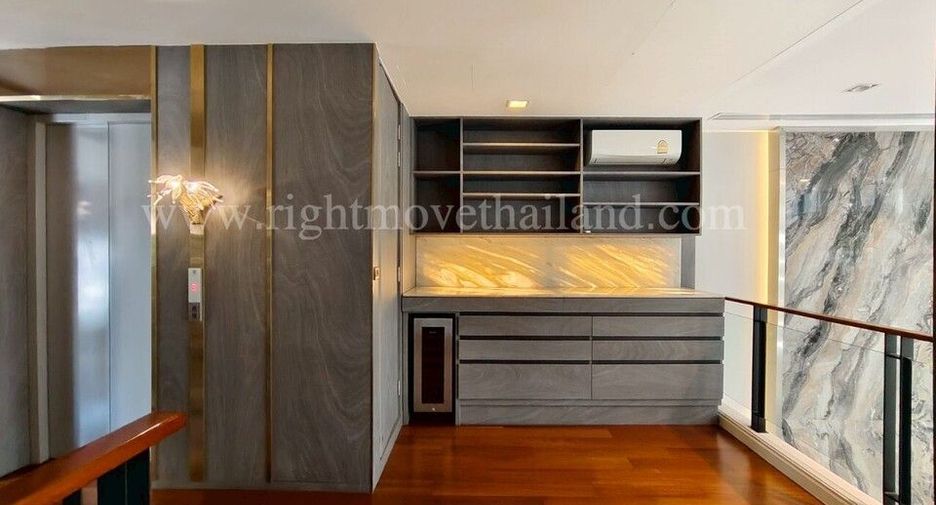 For rent and for sale 4 bedrooms townhouse in Watthana, Bangkok