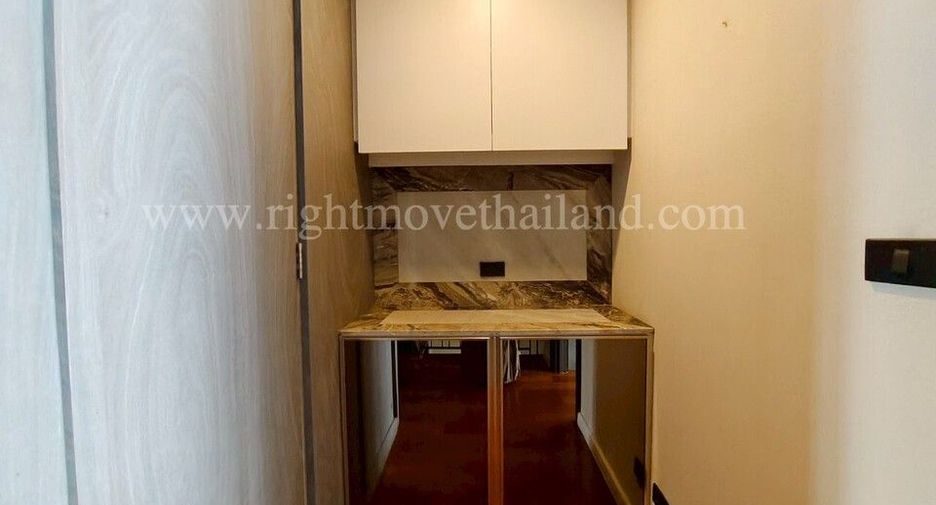 For rent and for sale 4 bedrooms townhouse in Watthana, Bangkok