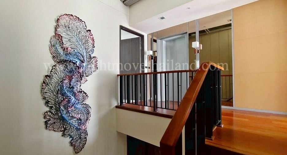 For rent and for sale 4 bedrooms townhouse in Watthana, Bangkok